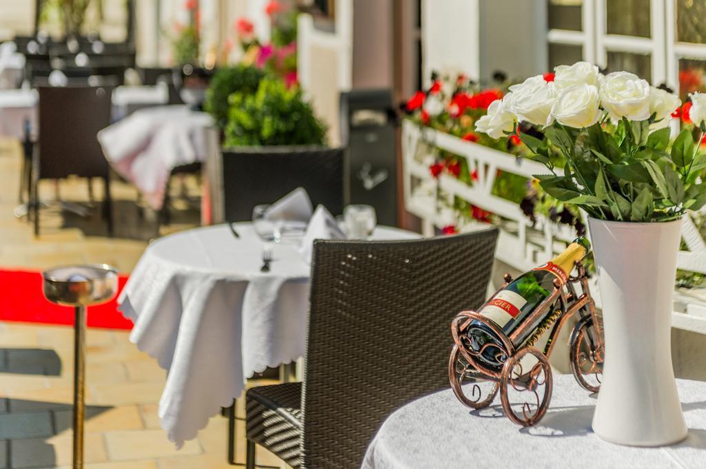 Hotel Absolue Renaissance Magny-Cours Esterno foto