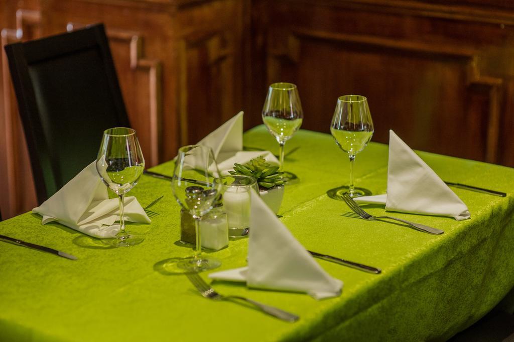 Hotel Absolue Renaissance Magny-Cours Esterno foto