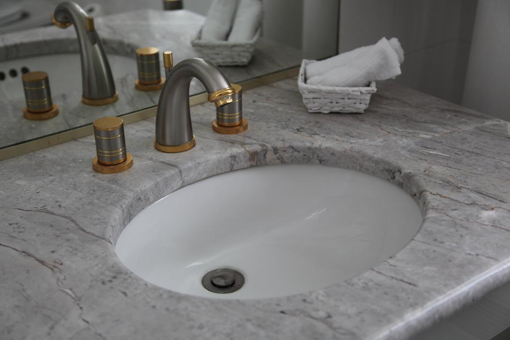 Hotel Absolue Renaissance Magny-Cours Esterno foto